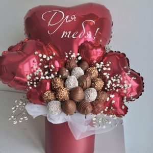 Подарочный набор с клубникой в шоколаде